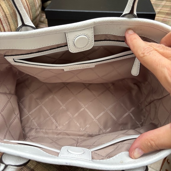 Michael Kors White Tote Bag - Picture 4 of 5